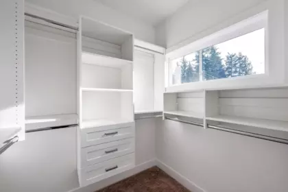 Hallway Photo of 32735 Marshall Road, Abbotsford, BC