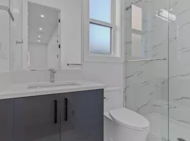 Primary Bathroom Photo of 32735 Marshall Road, Abbotsford, BC