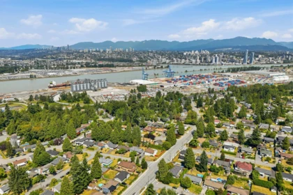 Hot Tub / Spa Photo of 11333 96 Avenue, Surrey, BC