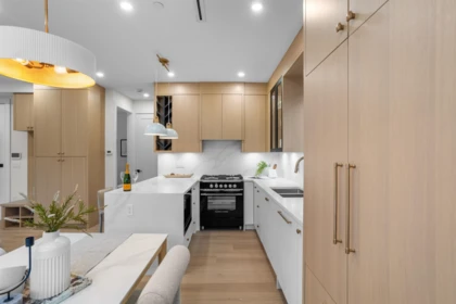 Kitchen Island Photo of 2 165 E 45th Avenue, Vancouver, BC