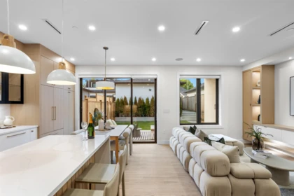 Kitchen Photo of 2 165 E 45th Avenue, Vancouver, BC