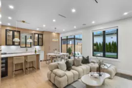 2 165 E 45th Avenue, Vancouver, BC