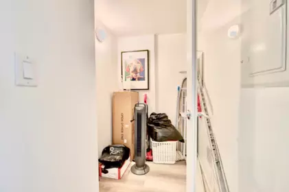 Laundry Room Photo of 2906 610 Granville Street, Vancouver, BC