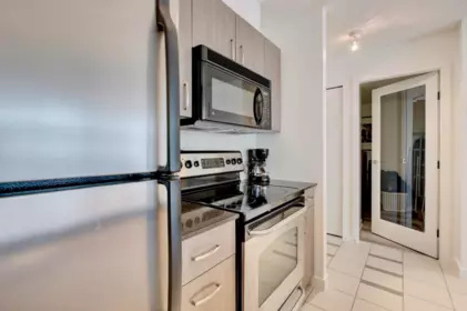 Walk-In Closet Photo of 2906 610 Granville Street, Vancouver, BC
