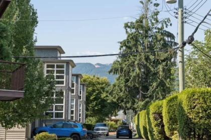 Hot Tub / Spa Photo of 4 220 W 16th Street, North Vancouver, BC