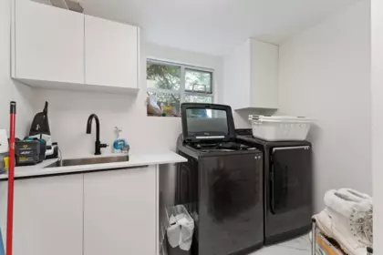 Hot Tub / Spa Photo of 1725 Rosebery Avenue, West Vancouver, BC