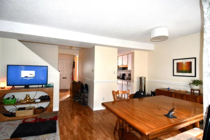 Kitchen Island Photo of 15855 Alder Place, Surrey, BC