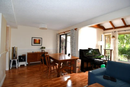 Kitchen Photo of 15855 Alder Place, Surrey, BC