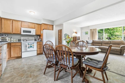Kitchen Island Photo of 12157 250 Street, Maple Ridge, BC