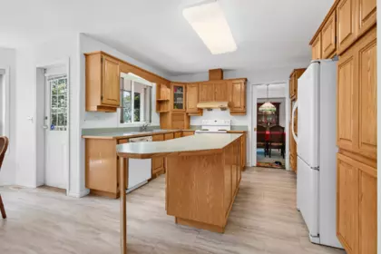Kitchen Island Photo of 8630 Sunburst Place, Chilliwack, BC