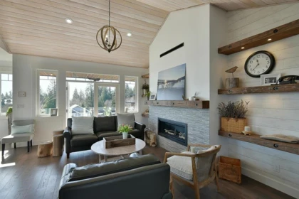 Kitchen Photo of 605 Woodland Avenue, Gibsons, BC