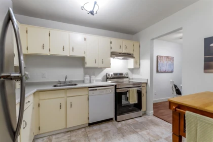 108 1561 Vidal Street, White Rock, BC, White Rock — Apartment/Condo for sale
