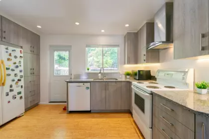 Kitchen Island Photo of 3341 Marine Drive, West Vancouver, BC