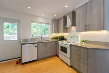 Kitchen Photo of 3341 Marine Drive, West Vancouver, BC