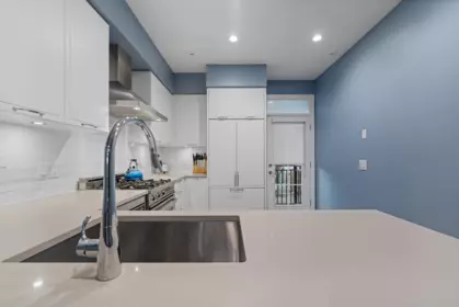 Kitchen Island Photo of 8121 Shaughnessy Street, Vancouver, BC