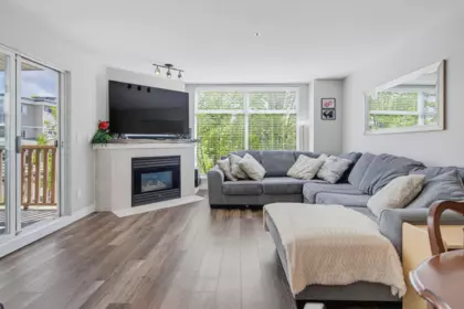Kitchen Photo of 206 19131 Ford Road, Pitt Meadows, BC