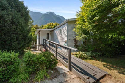 Family Room Photo of 42 62790 Flood Hope Road, Hope, BC
