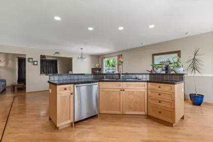 Kitchen Photo of 45199 Stevenson Road, Chilliwack, BC