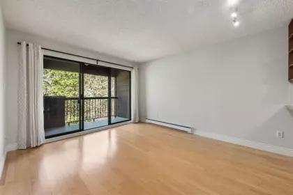 Breakfast Nook Photo of 401 2920 Ash Street, Vancouver, BC