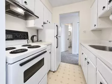 Kitchen Island Photo of 1108 1850 Comox Street, Vancouver, BC