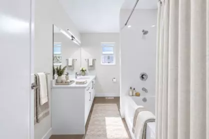 Guest Bathroom Photo of 32114 Mouat Drive, Abbotsford, BC
