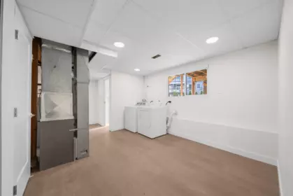Hallway Photo of 32114 Mouat Drive, Abbotsford, BC
