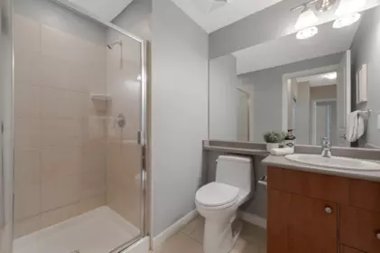 Entry Foyer Photo of 2203 15 E Royal Avenue, New Westminster, BC