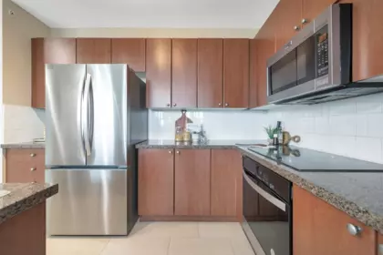 Kitchen Island Photo of 2203 15 E Royal Avenue, New Westminster, BC
