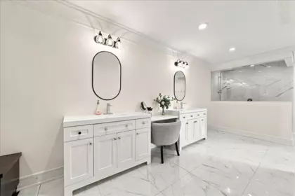 Entry Foyer Photo of 24155 124 Avenue, Maple Ridge, BC