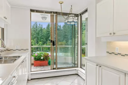 Primary Bathroom Photo of 603 6188 Patterson Avenue, Burnaby, BC