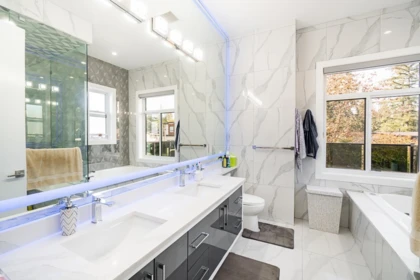 Entry Foyer Photo of 9076 147 Street, Surrey, BC