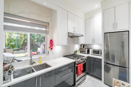 Walk-In Closet Photo of 9076 147 Street, Surrey, BC