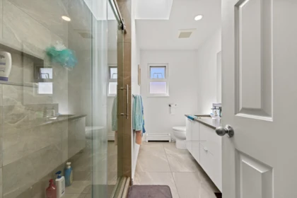 Hallway Photo of 1070 E 40th Avenue, Vancouver, BC