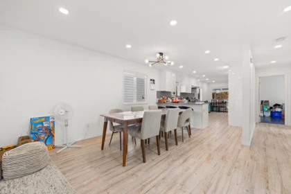 Kitchen Island Photo of 1070 E 40th Avenue, Vancouver, BC