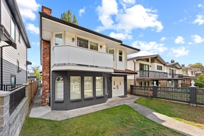 Living Room Photo of 1070 E 40th Avenue, Vancouver, BC