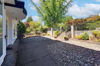 Front Yard Photo of 213 W 28th Street, North Vancouver, BC
