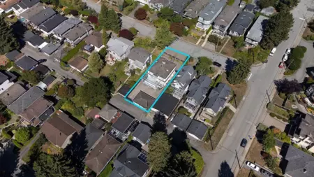 Garden / Landscaping Photo of 213 W 28th Street, North Vancouver, BC