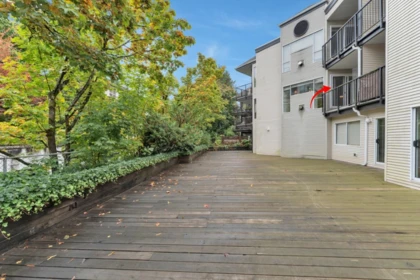 Garden / Landscaping Photo of 203 2401 Hawthorne Avenue, Port Coquitlam, BC