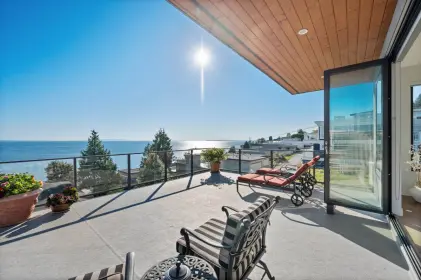 15438 Columbia Avenue, White Rock, BC, White rock — Single Family Residence for sale
