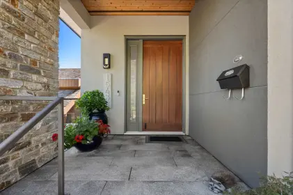 15438 Columbia Avenue, White Rock, BC, White rock — Single Family Residence for sale