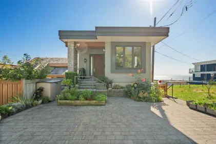 15438 Columbia Avenue, White Rock, BC, White rock — Single Family Residence for sale