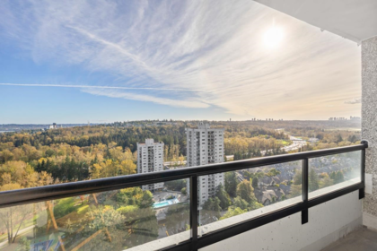 2207 3980 Carrigan Court, Burnaby, BC, Burnaby — Apartment/Condo for sale