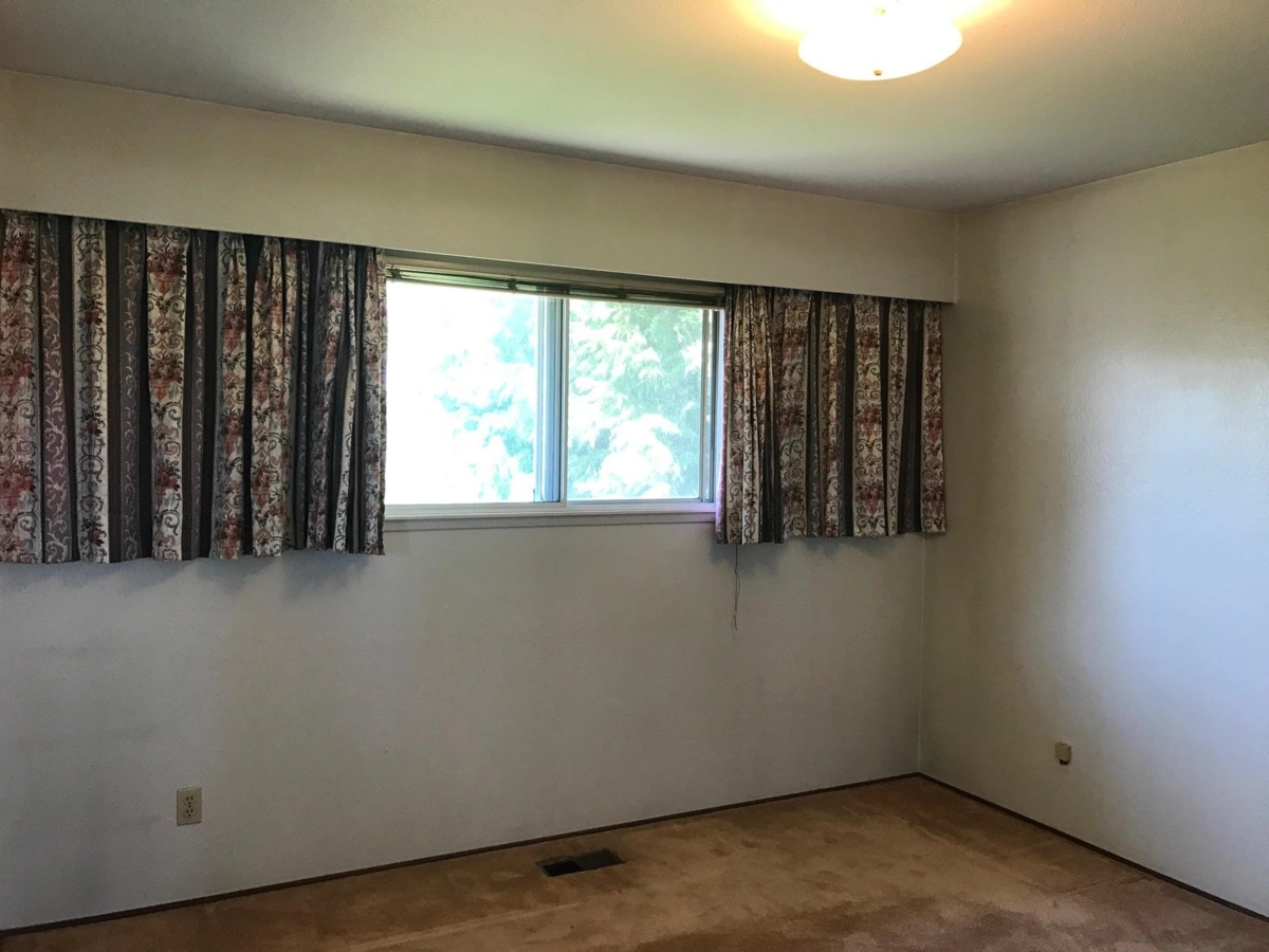 Walk-In Closet Photo of 10271 Rosedene Crescent, Richmond, BC