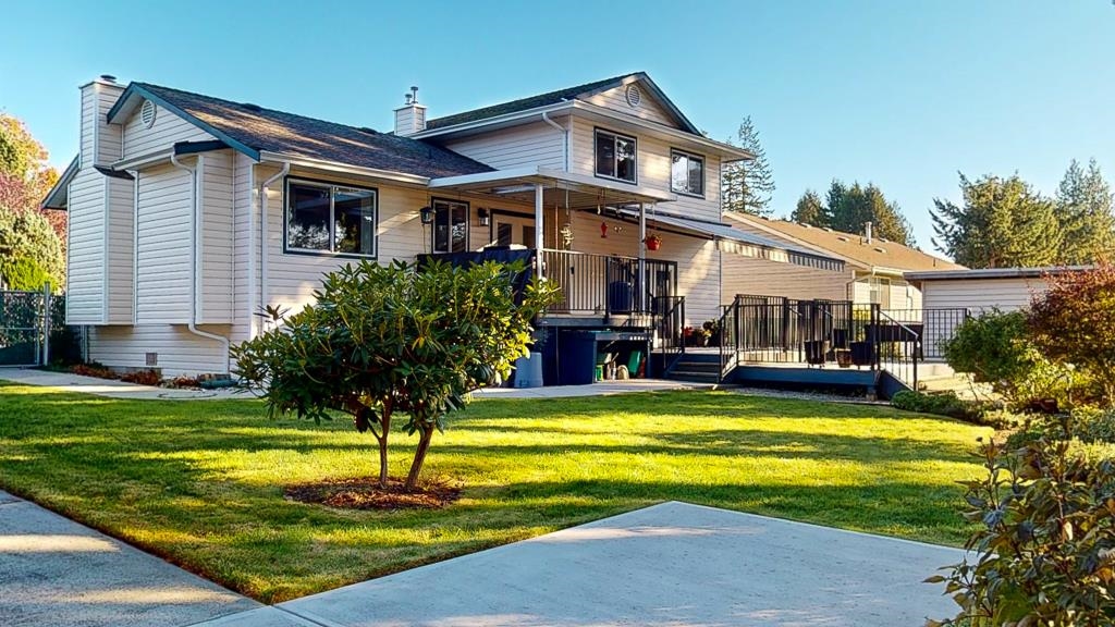 Hallway Photo of 5619 Curtis Place, Sechelt, BC