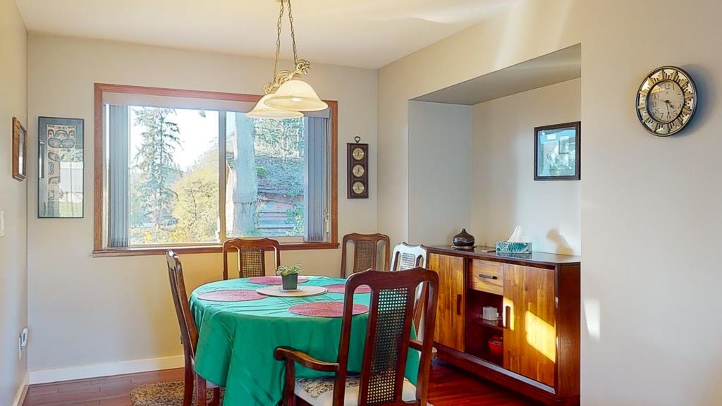 Kitchen Island Photo of 5619 Curtis Place, Sechelt, BC