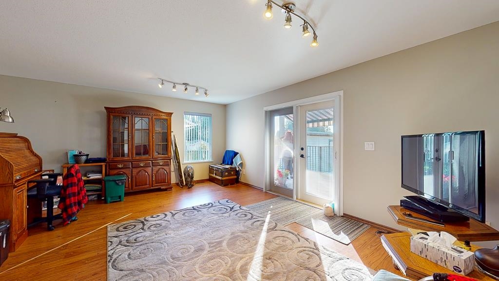 Kitchen Photo of 5619 Curtis Place, Sechelt, BC