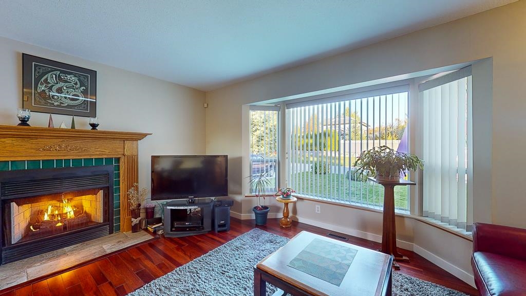 Living Room Photo of 5619 Curtis Place, Sechelt, BC