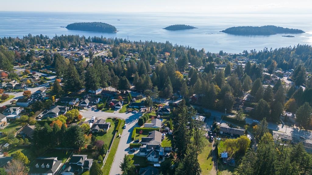 Swimming Pool Photo of 5619 Curtis Place, Sechelt, BC