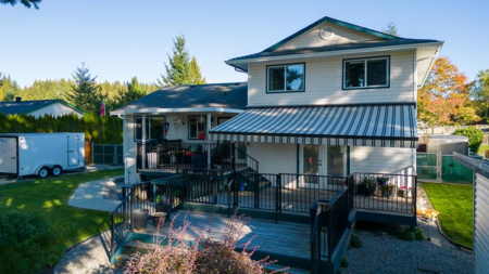 Hot Tub / Spa Photo of 5619 Curtis Place, Sechelt, BC