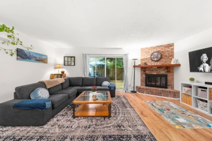 2393 Mountain Highway, North Vancouver, BC, North Vancouver — Townhouse for sale